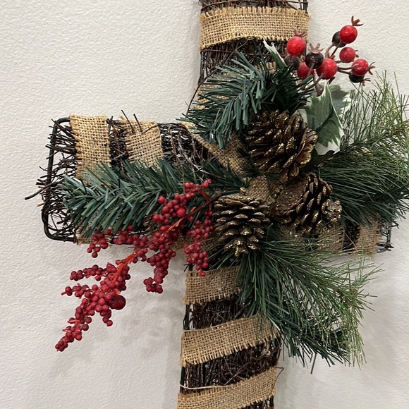 Cross Wreath - Picture 7 of 9